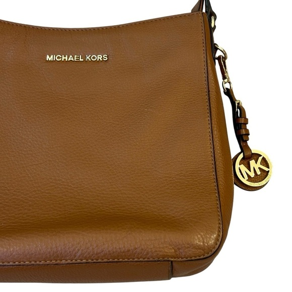 Michael Kors Brown Shoulder Bag with Elegant Design - Picture 3 of 11
